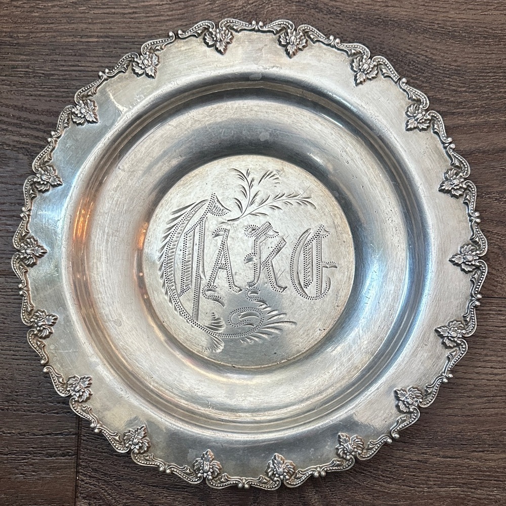 ANTIQUE BEAUTIFUL SILVER PLATED CAKE PLATE 🍽️